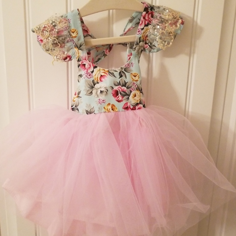 Flower haltertop with puffy pink tutu